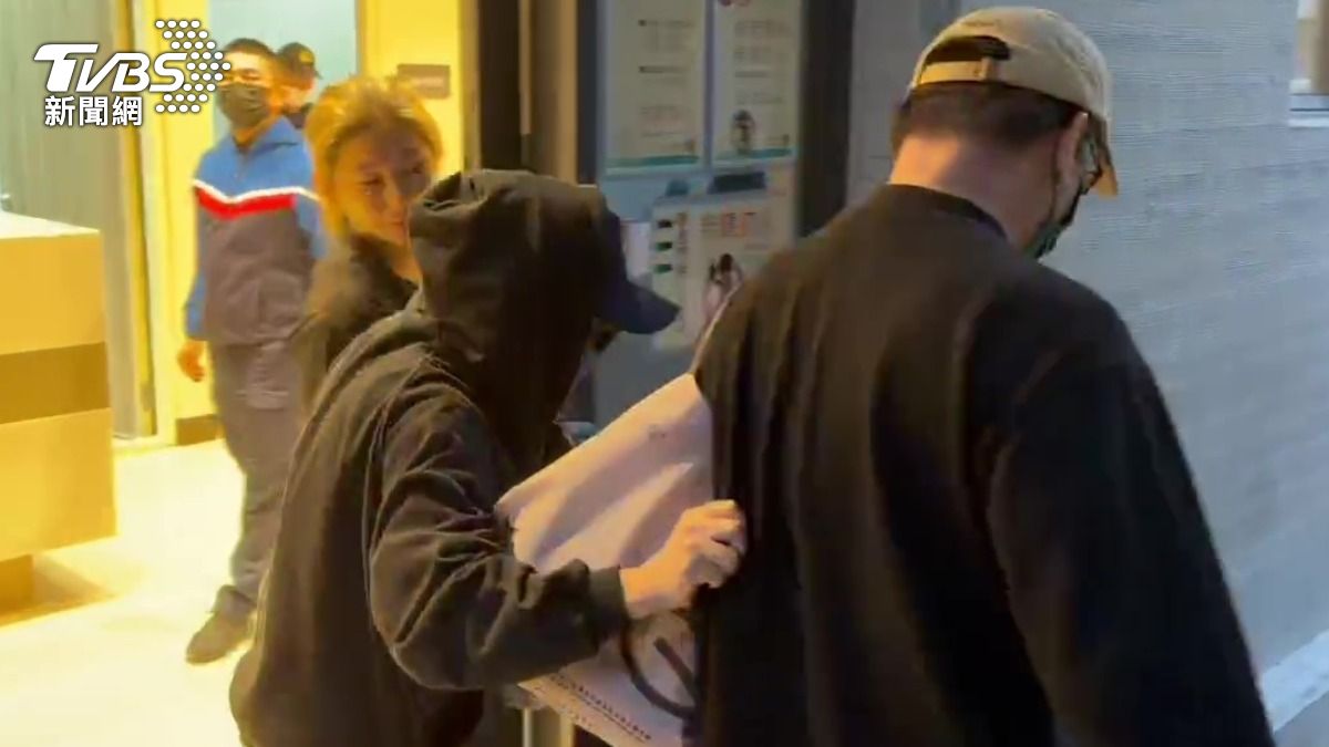 信義豪宅雙屍／粉盒大王兒死因成謎！採2人檢體化驗　遺體發還家屬