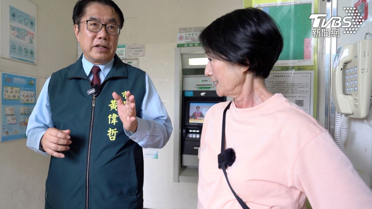 台南市長黃偉哲將「防詐科技」融入提款機系統。(攝影/柯勝雄)