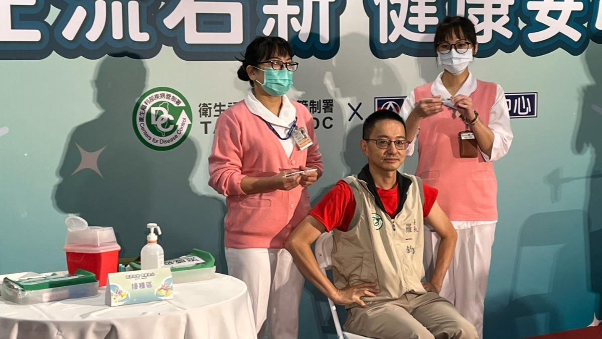 疾管署長羅一鈞呼籲民眾積極接種，以保護個人及家人健康。（圖／沈冠勳攝）