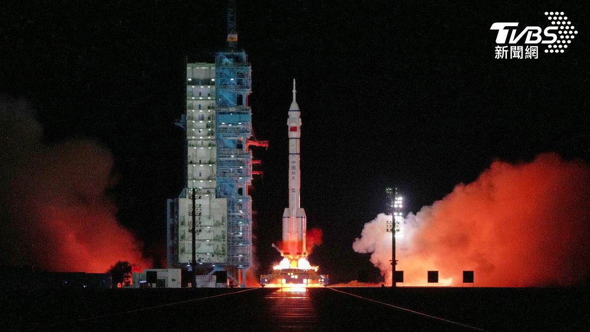 中國「神舟21號」發射成功　載三人四鼠太空任務