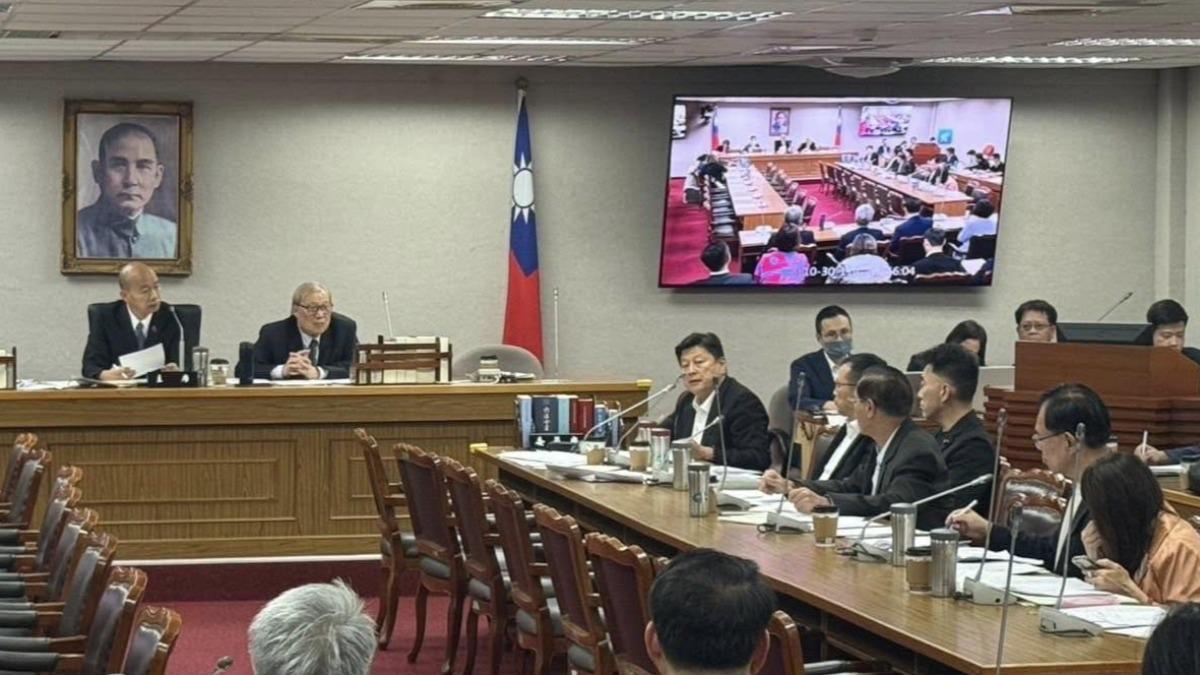 花蓮預算未過先宣布「65歲免繳健保」 議員批空頭支票操弄民意