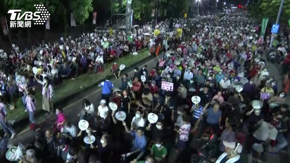 民進黨初選參選人林岱樺首場造勢活動，現場突破3萬人。（圖／TVBS）