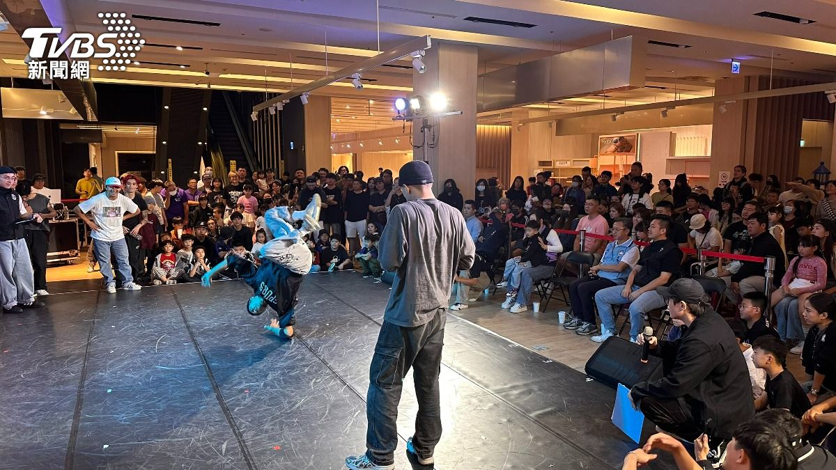 街舞達人在決賽現場battle。(圖/程子奕攝)
