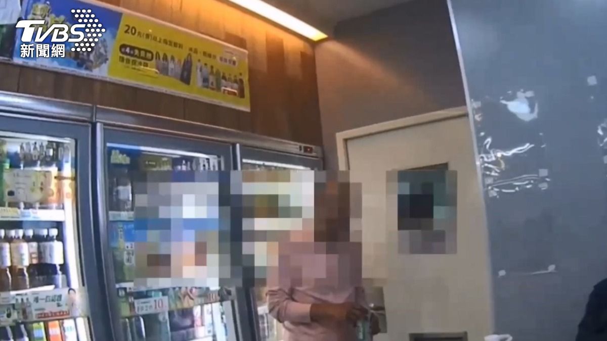 男子把超商當自己家,開冰箱喝啤酒、還恐嚇店員挨告。 (圖/TVBS)
