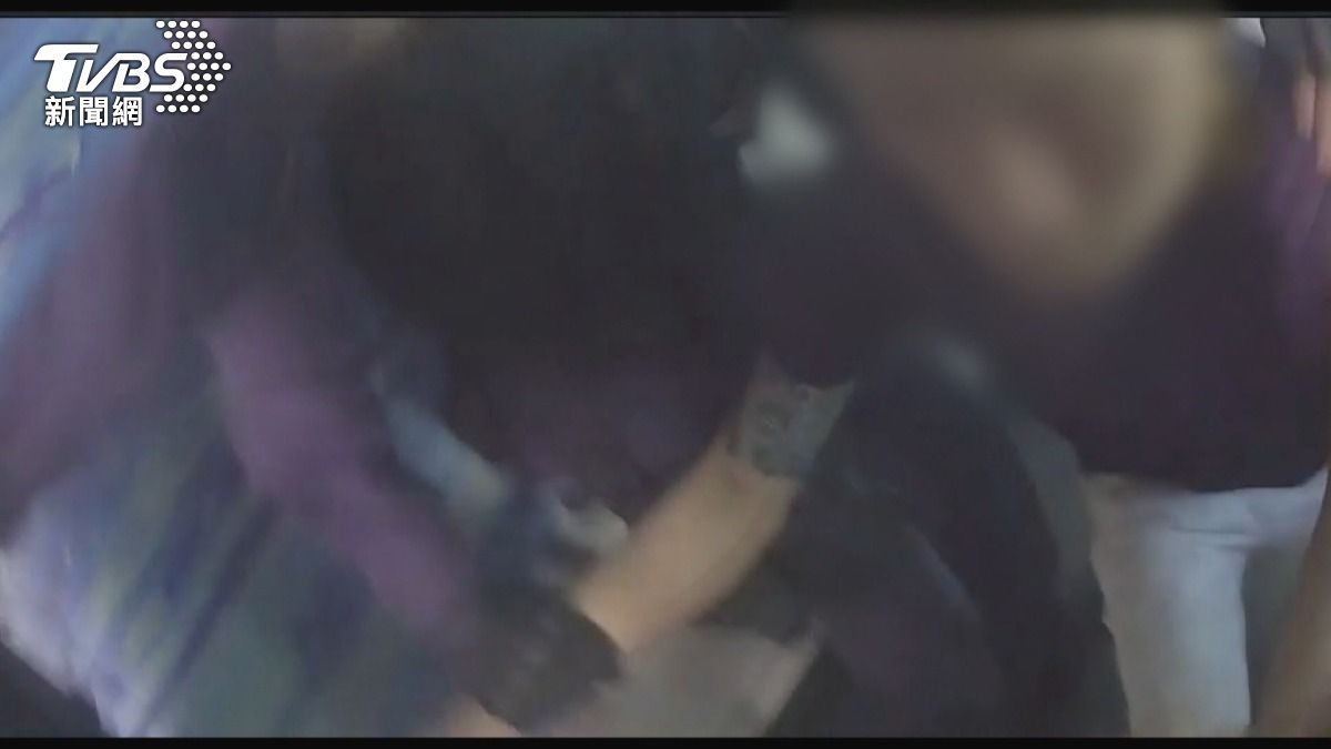 毒犯拘禁欠債女「剃髮餵毒」！台中旅館分裝毒品遭警逮。(圖／TVBS)