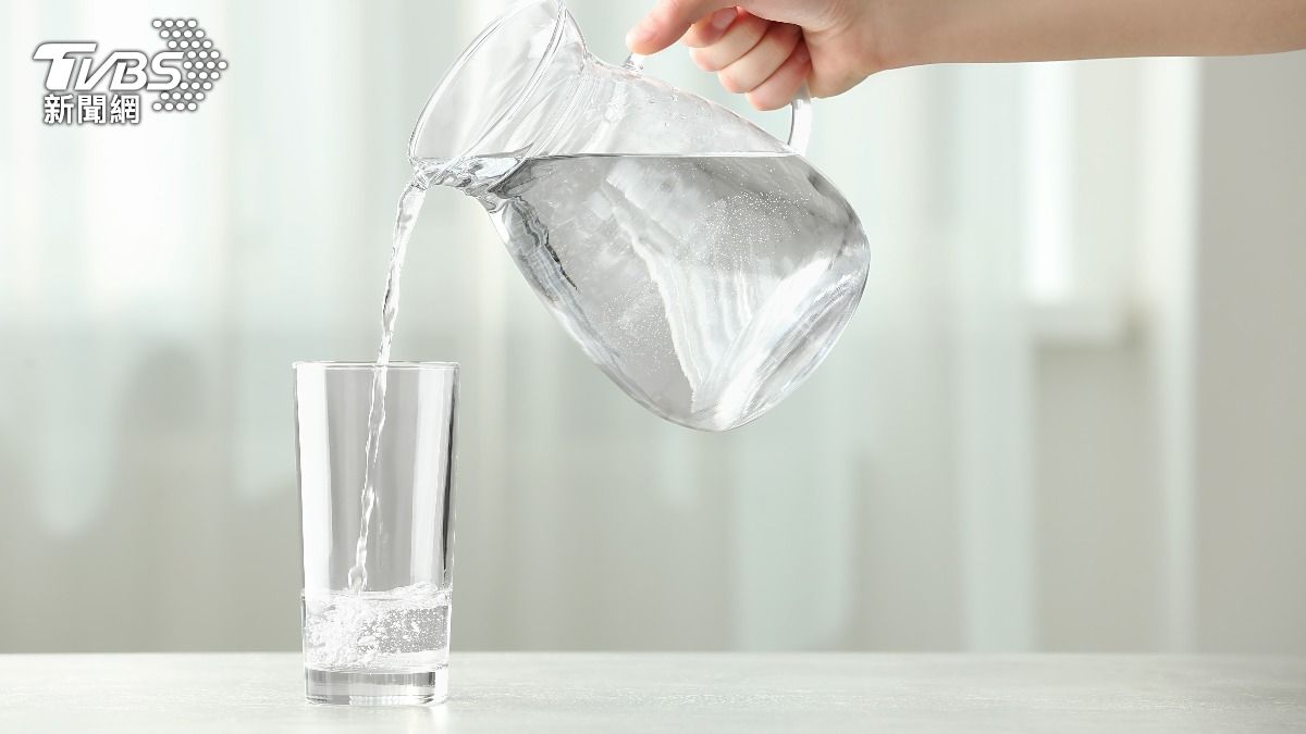 不只少油少鹽!「喝水」是穩血壓關鍵 研究揭每天建議攝取量