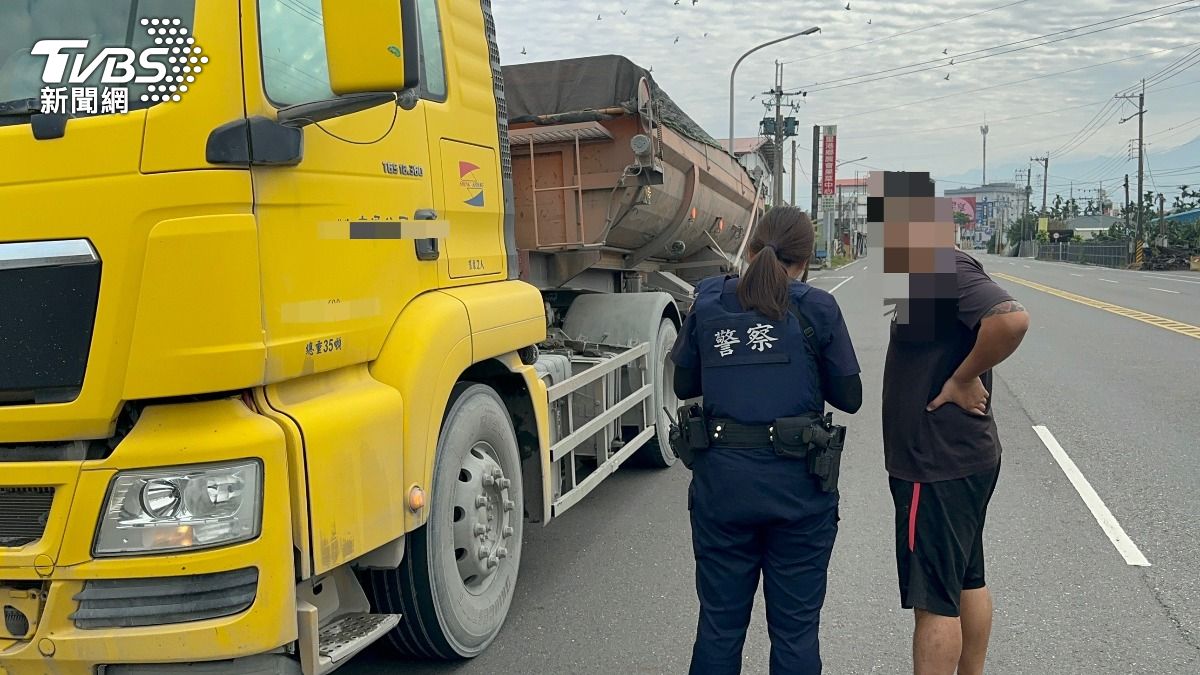 警方以「道高一丈」的決心,持續調整執法策略,有效打擊砂石車的違規行為。 (圖/TVBS)