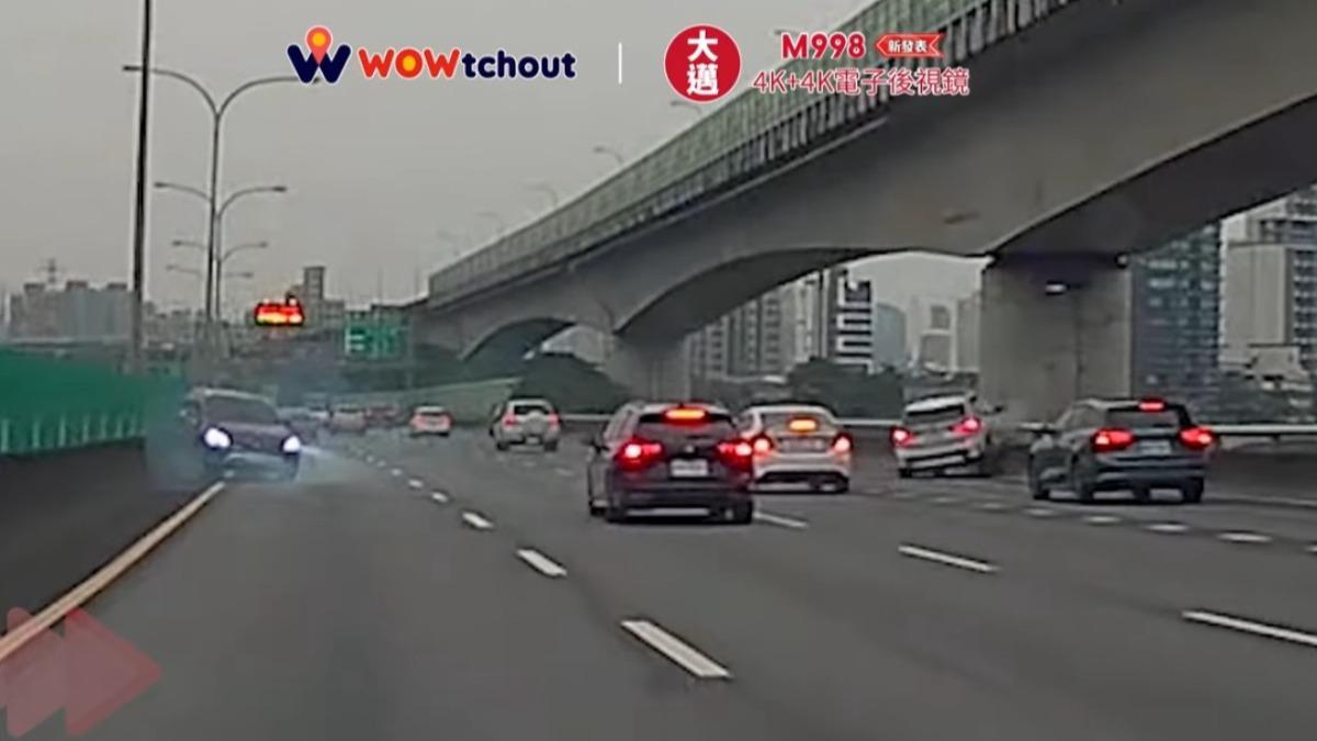 有片/國1碰碰車...BMW駕駛疑恍神追撞賓士 2車慘況曝