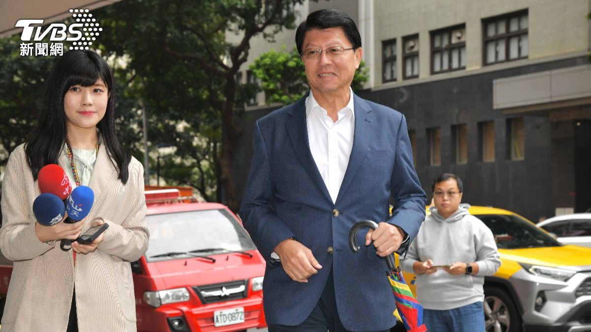 謝龍介赴台北市中正一分局為郭國文提告應訊。(圖/胡瑞麒攝)