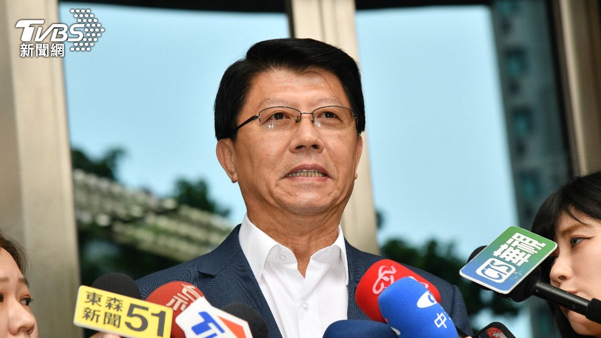 謝龍介赴台北市中正一分局為郭國文提告應訊。(圖/胡瑞麒攝)