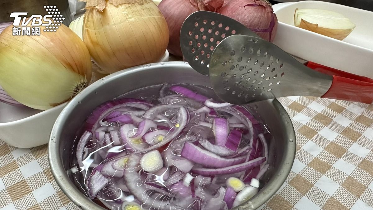 洋蔥種類各有特色，專家：適量食用避免不適。（圖／TVBS）