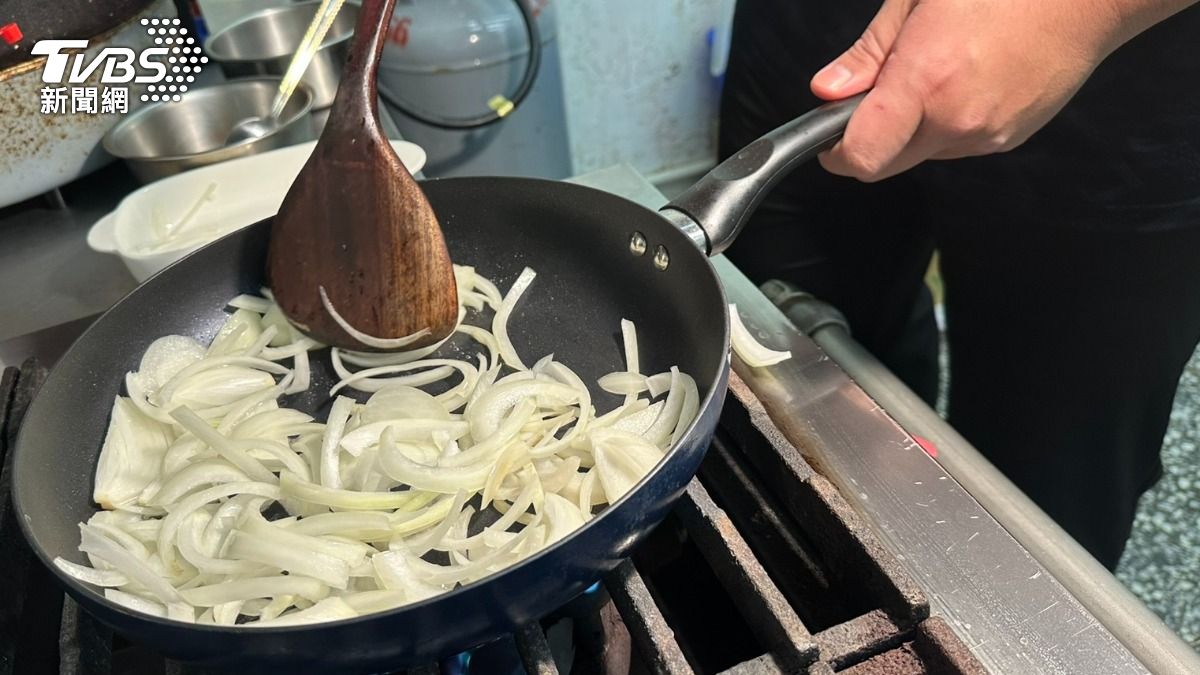 洋蔥種類各有特色，專家：適量食用避免不適。（圖／TVBS）