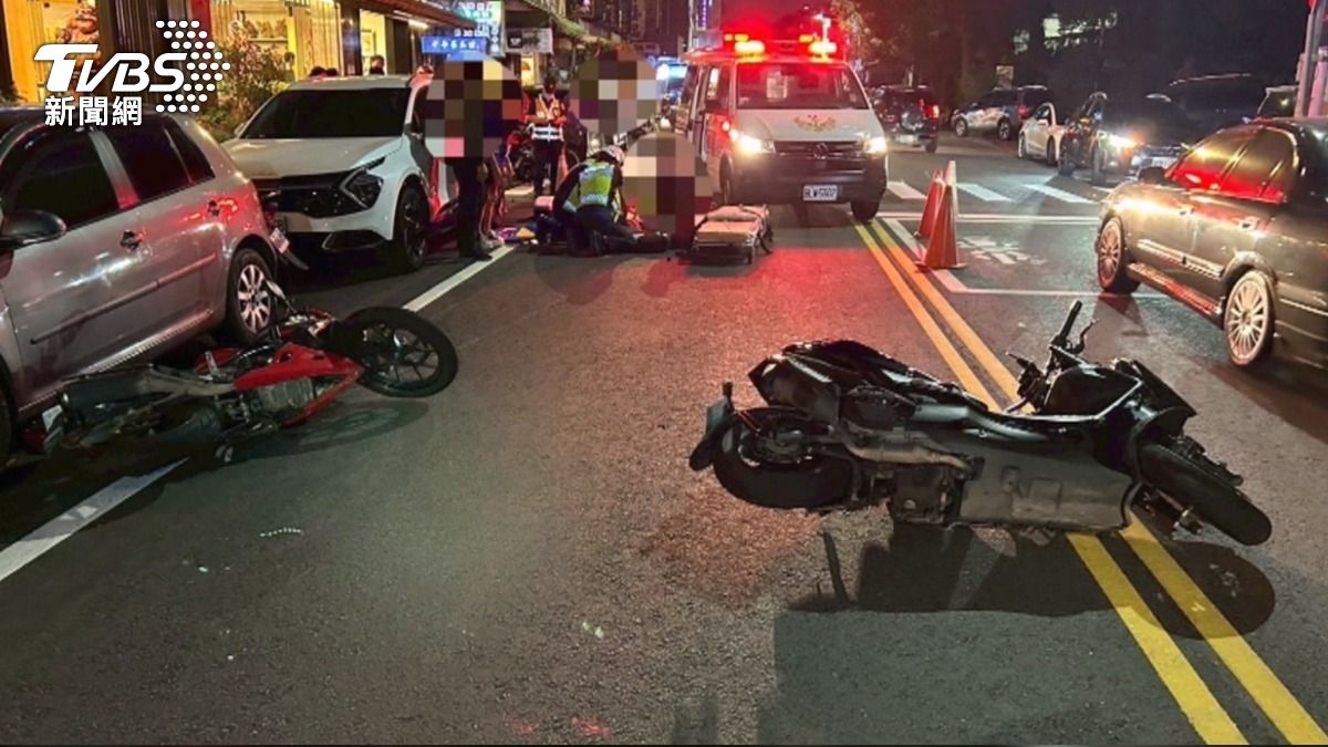 為救貓找紙箱　婦疑闖紅燈遭撞身亡。(圖／TVBS)
