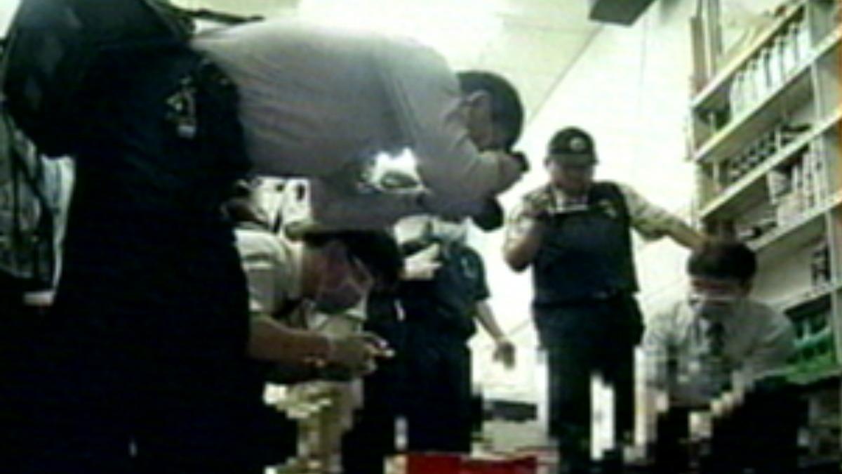 女保險員被性侵分屍,警方在機車行3樓的水塔尋獲2袋屍塊。(圖/TVBS資料畫面)
