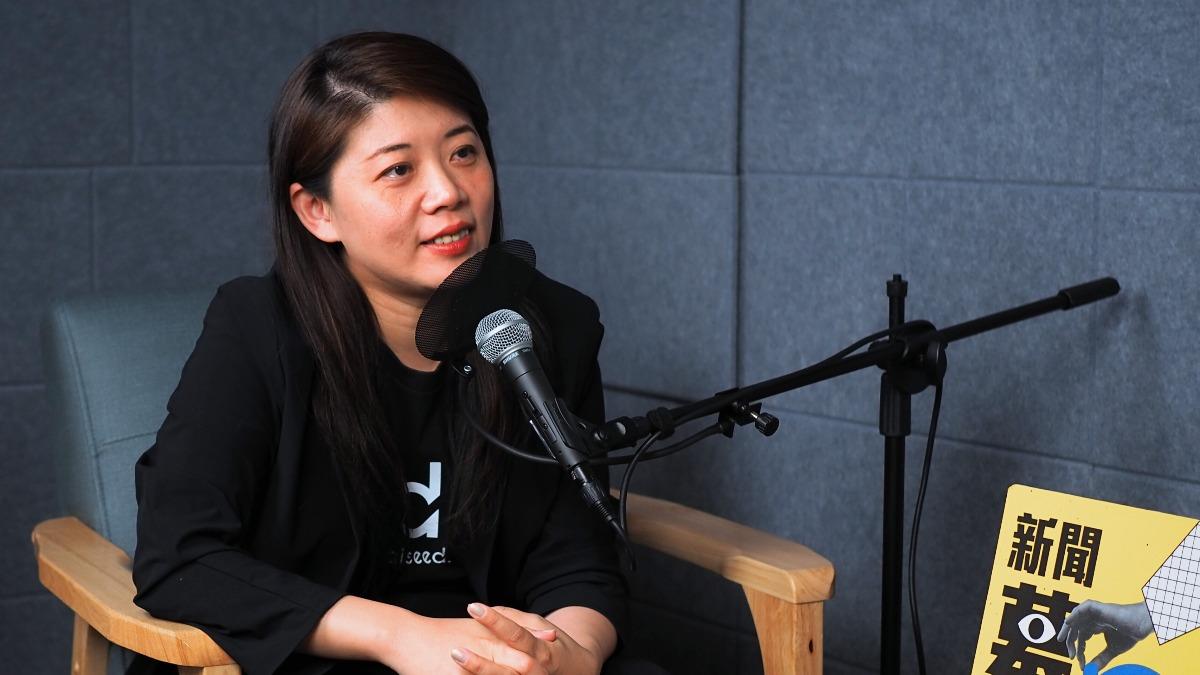 艾知科技共同創辦人暨營運長李芷婷 (Monica)解析無人機軟硬整合與快速量產節奏，指出半導體與中小企業製造速度是台灣切入國防與不對稱作戰的核心優勢。 （圖／新聞幕後提供 ）