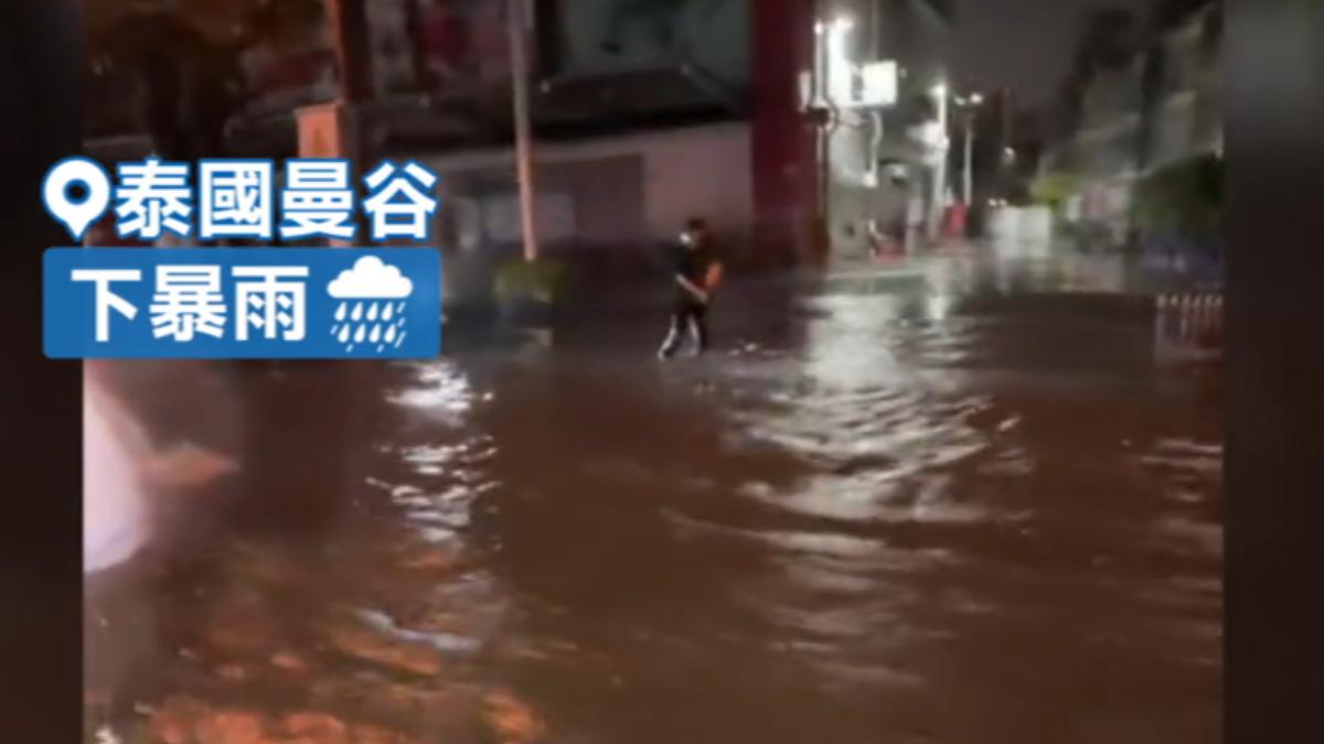 泰國暴雨路上積淹水。(圖/yangni1104 threads)