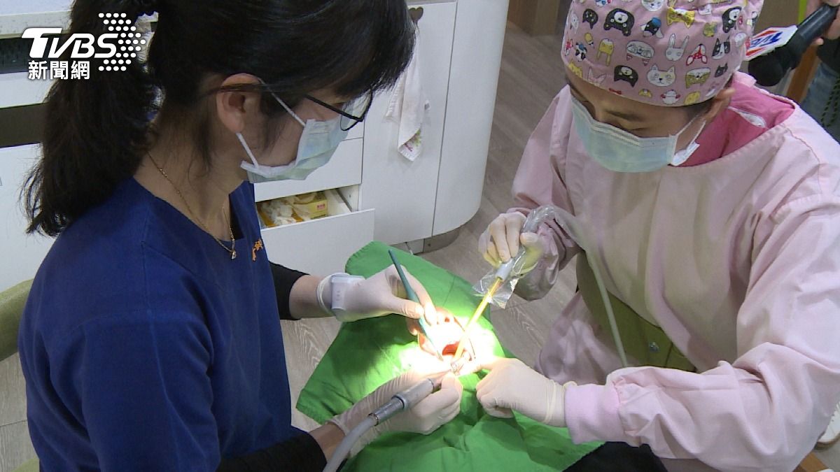 牙菌斑太多惹禍 恐引發慢性全身發炎! (圖/TVBS)