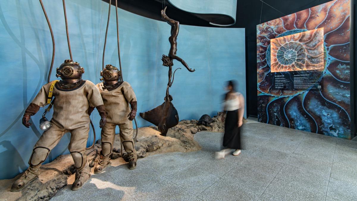 「鸚鵡螺圖書館的奇幻之旅」，將由導覽員以說故事的方式帶領旅人探索文明延續的脈絡，推開通往多重時空的門廊。 （圖／台泥提供）
