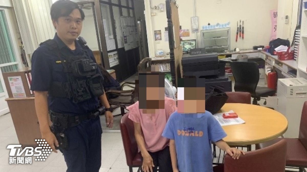 男童不能看電視負氣離家 ,高雄警化身老師教育。(圖/TVBS)