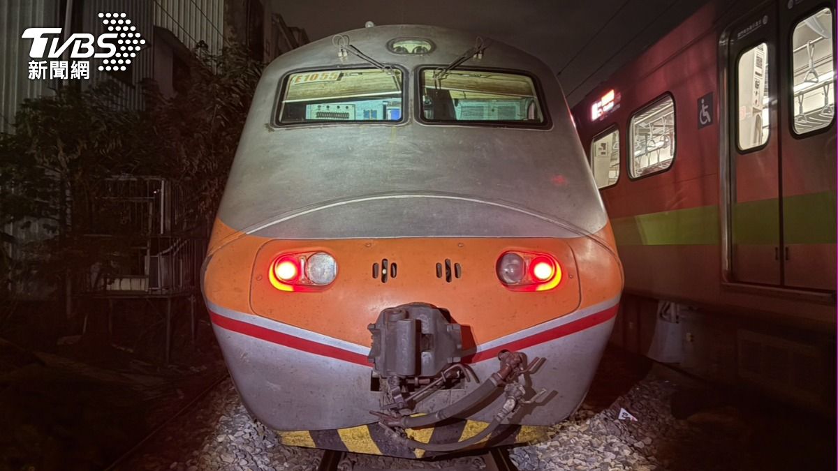 下班時間釀台鐵班次大誤點 嘉義男闖鐵軌遭「雙火車撞擊」亡