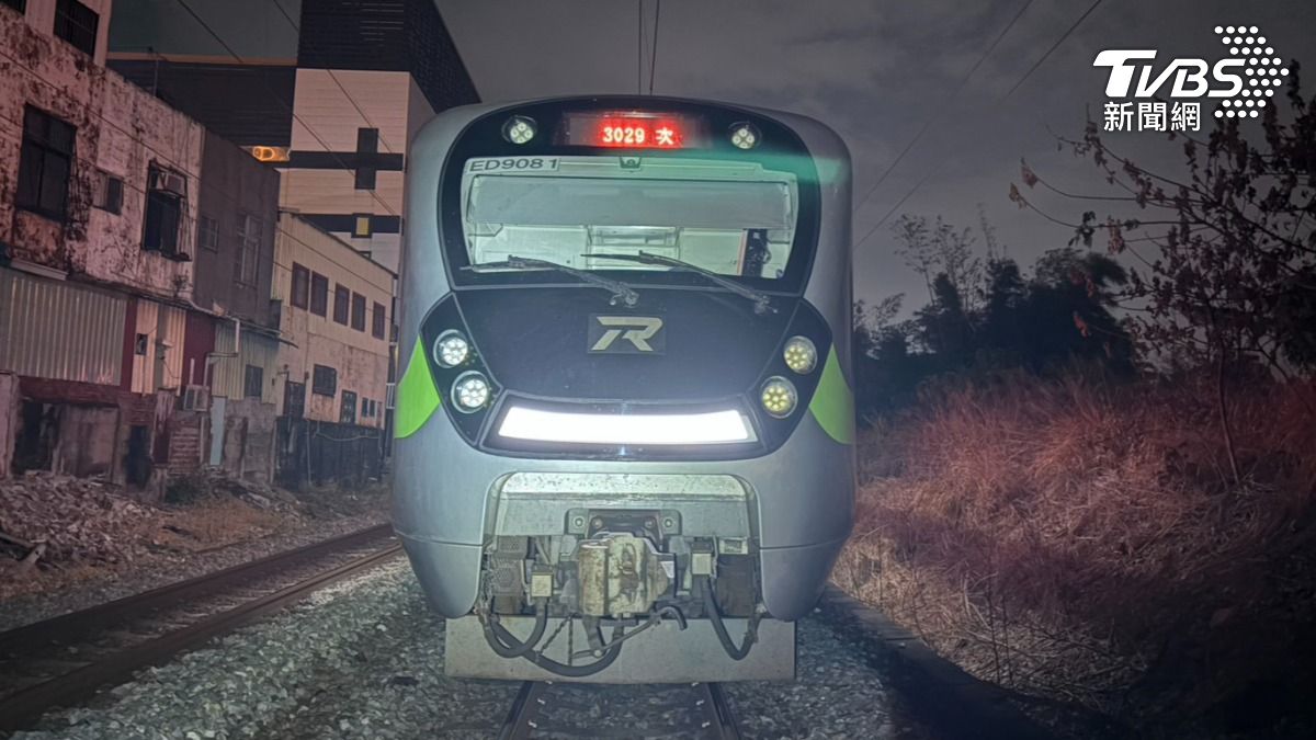 火車與行人發生車禍。（圖／TVBS）