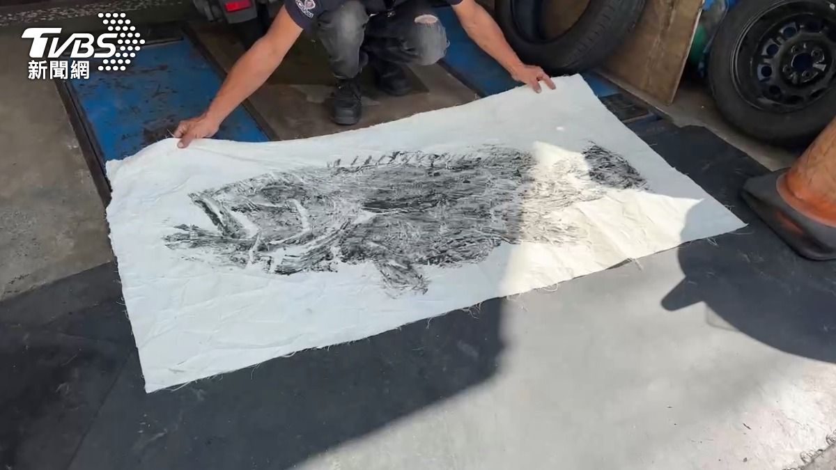 釣客馮仕學表示,想釣大魚,就是使用粗的尼龍繩,再配合適當的魚鉤和豐富的經驗,並沒有其他特別的方法。(圖/當事人提供)