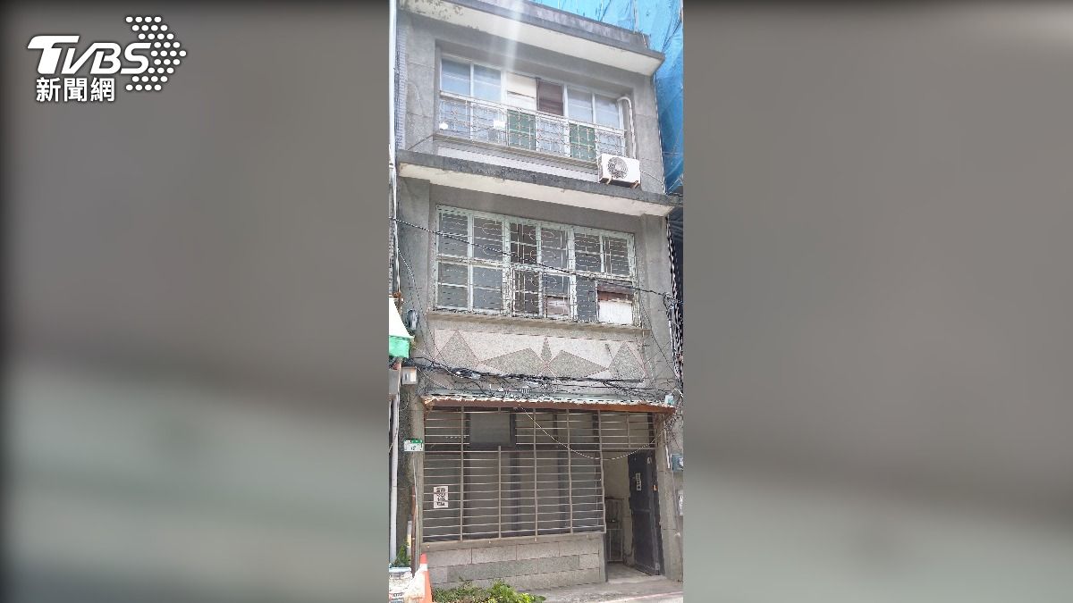 士林分署拍賣臺北市北投區三層樓透天厝。(圖/TVBS)