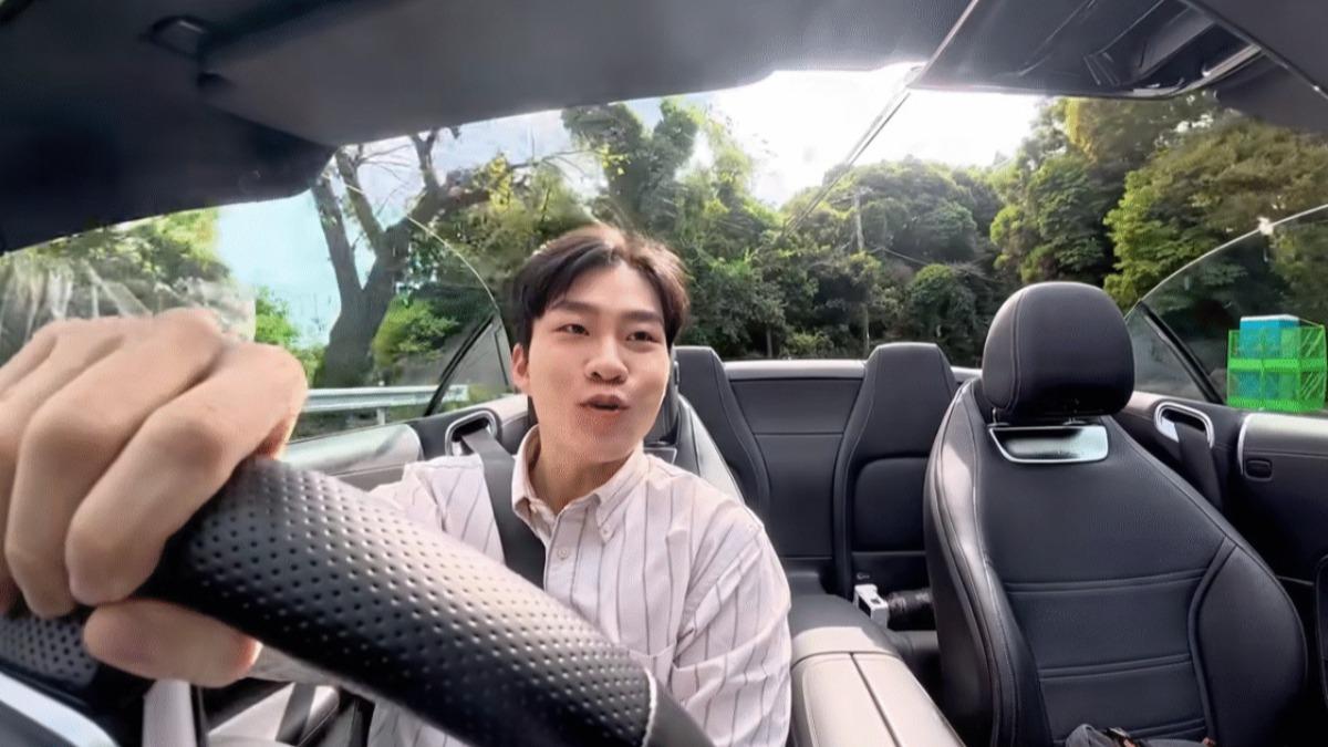 在舒適性與駕馭體驗上,M-AMG SL 43的表現讓Joeman相當滿意。(圖/翻攝自Joeman YT)