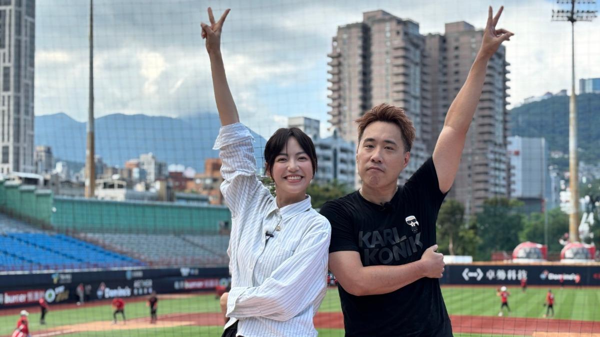 焦曼婷(左)和余祥銓挑戰職棒轉播。(圖/Yahoo《星二代很忙內》提供)