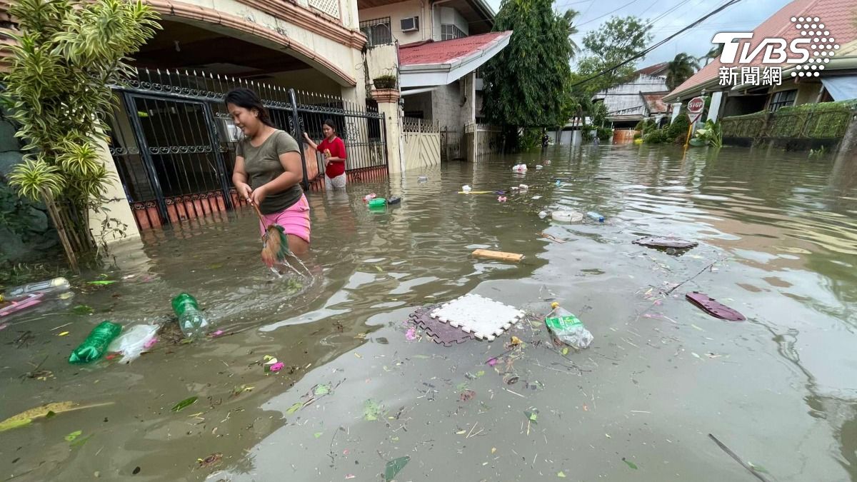 宿霧島(Cebu)幾座城鎮全都泡在水中。(圖/達志影像美聯社)