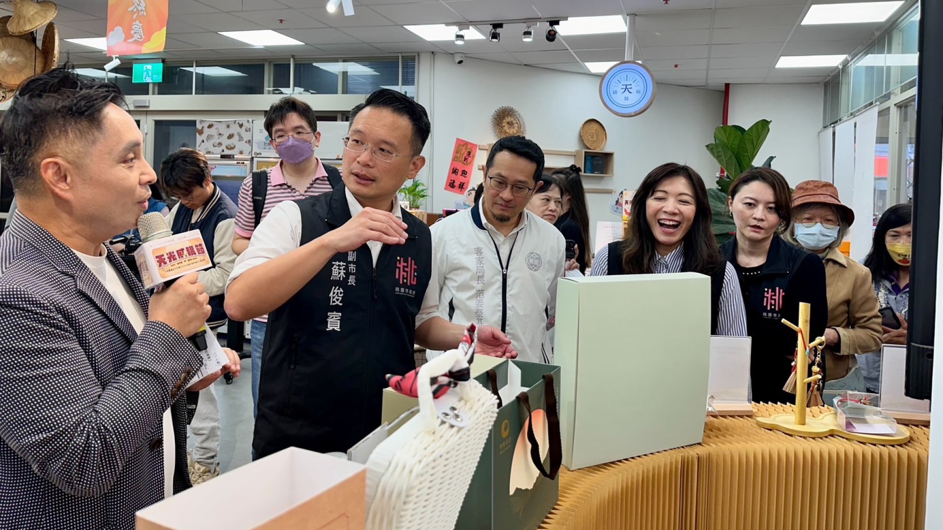 ▲「天光雜貨店」店內特別設置「十大精品專區」，自即日起至12月16日止推出「天光年終慶。（圖片來源：桃園市政府）