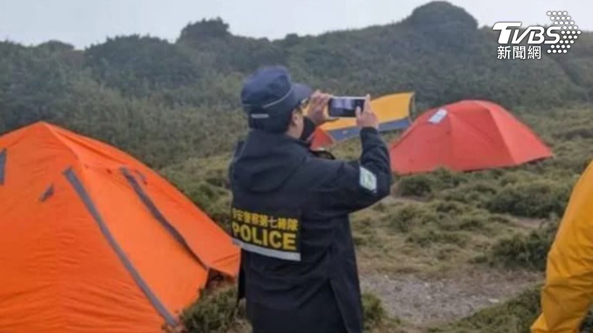 上千學生攀登合歡山，校方未申請搭帳篷遭罰。（圖／TVBS）
