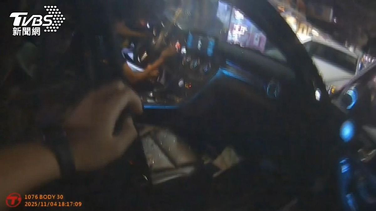 賓士遭竊燒胎炫技!警民合作逮「毒駕男」。(圖/TVBS)