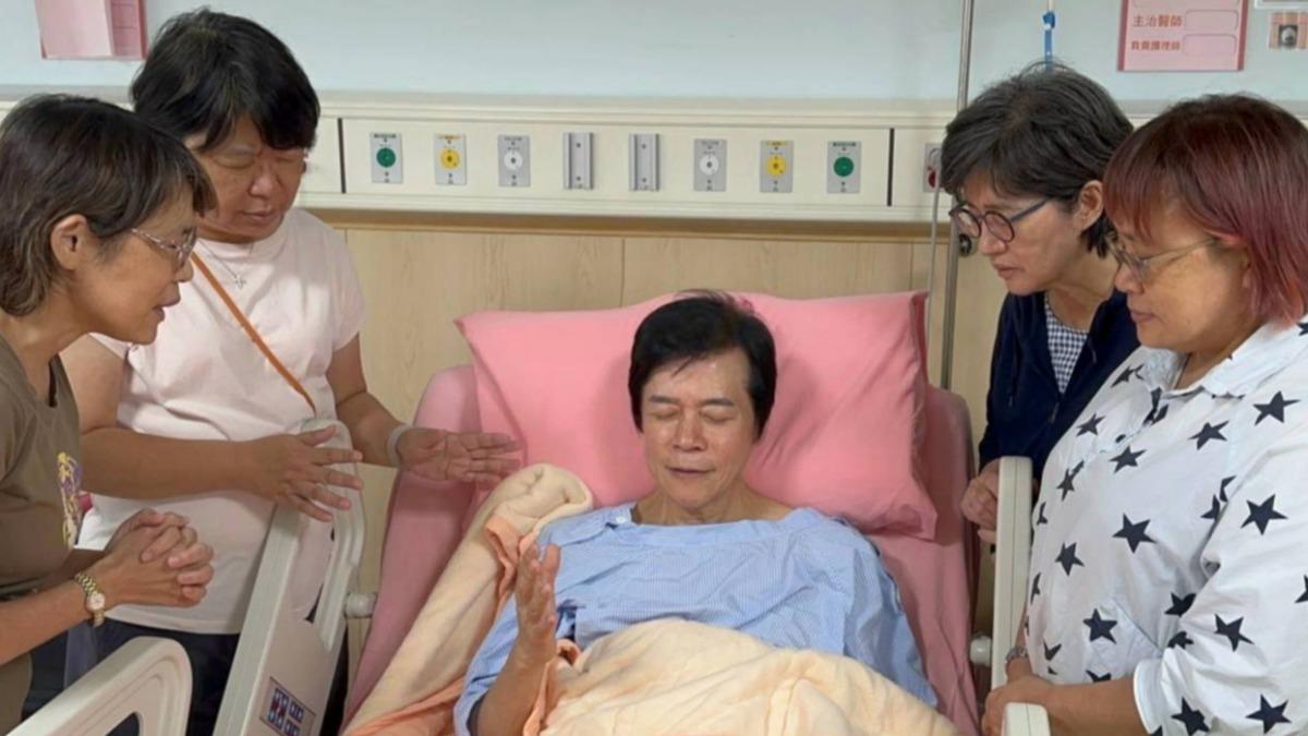 洪榮宏遭疑罹癌!憔悴動刀「教友祈禱畫面曝」 經紀人回應了