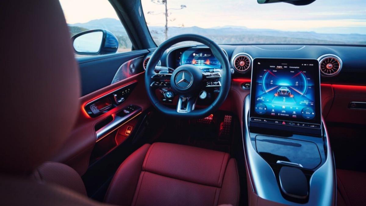 新年式M-AMG GT Coupé搭載最新MBUX 3.0系統與進階娛樂套件。（圖／M-Benz）