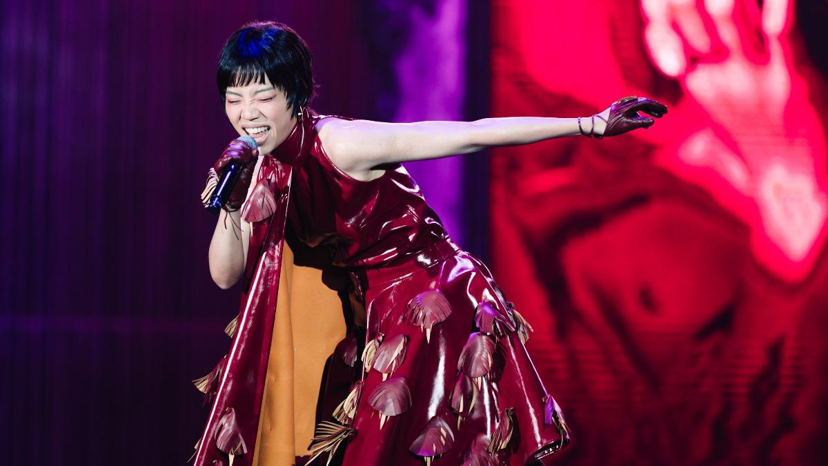 洪佩瑜日前受邀登上台北時裝週演出。(圖/何樂音樂提供)