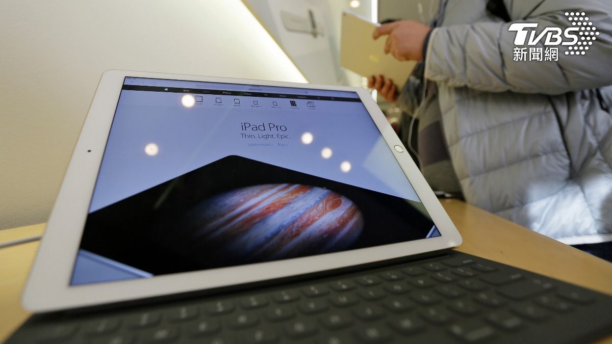 iPad搭控巧控鍵盤雖是常見組合,但仍有用戶偏好傳統筆電體驗。(圖/達志影像美聯社)