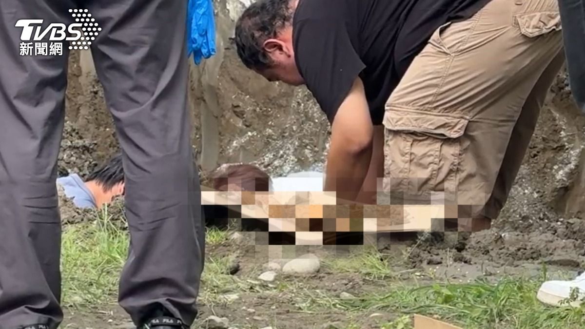 花蓮空地赫見不明白骨，警方已報請花蓮地方檢察署進行刑事相驗。（圖／TVBS）