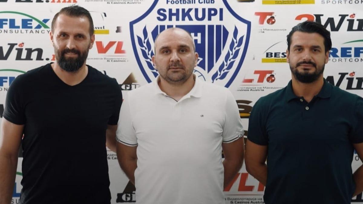 齊佐維奇(中)。(圖/翻攝自X@BalkanFutbolu)