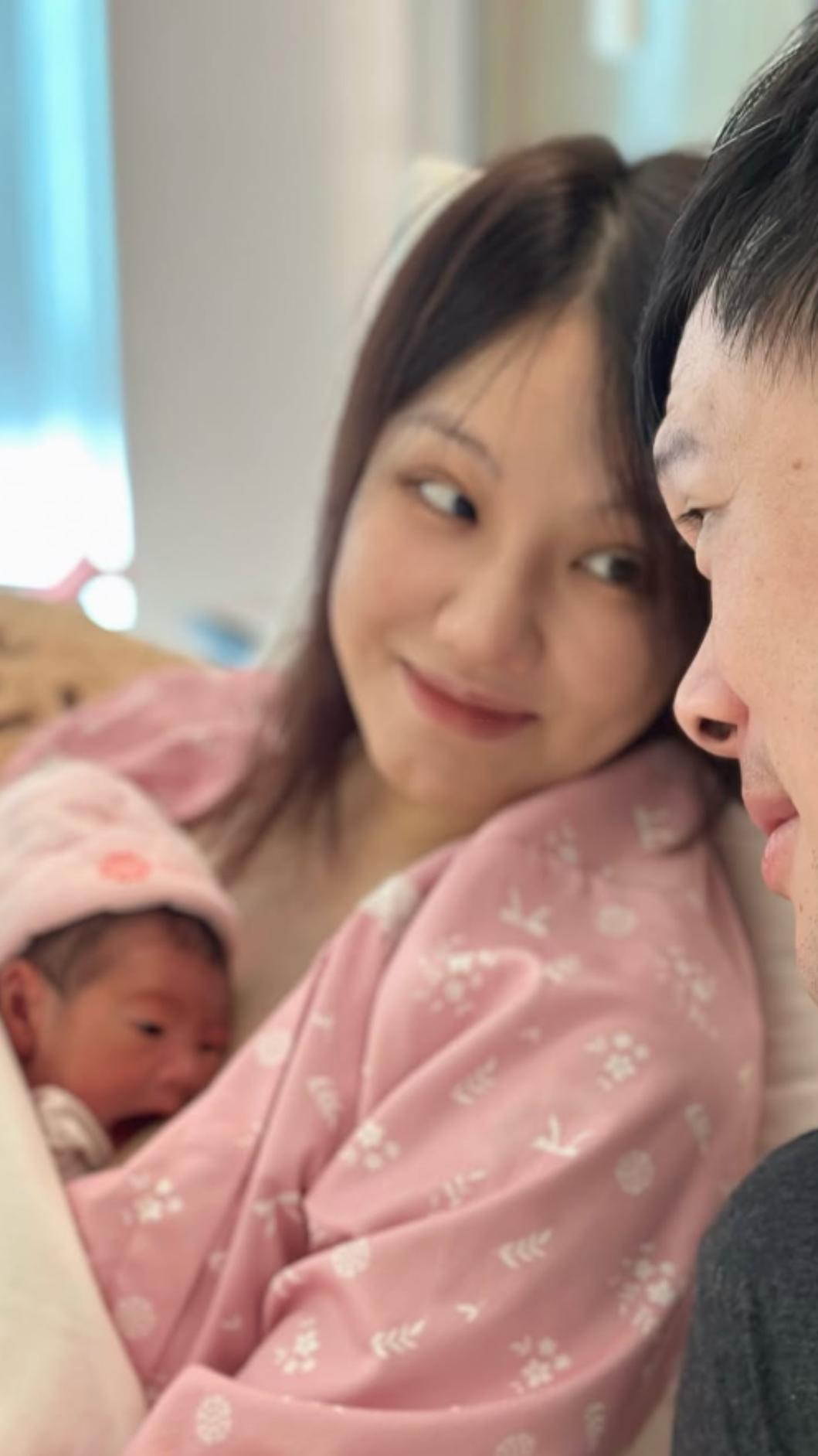劉雨柔與胡凱翔登記結婚後,於7月迎接寶貝女兒,升格新手爸媽。(圖/翻攝自Instagram/lyvonne0526)