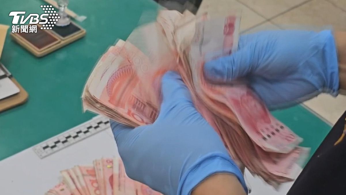 警方清點後才發現這批失物價值驚人。(圖／TVBS)