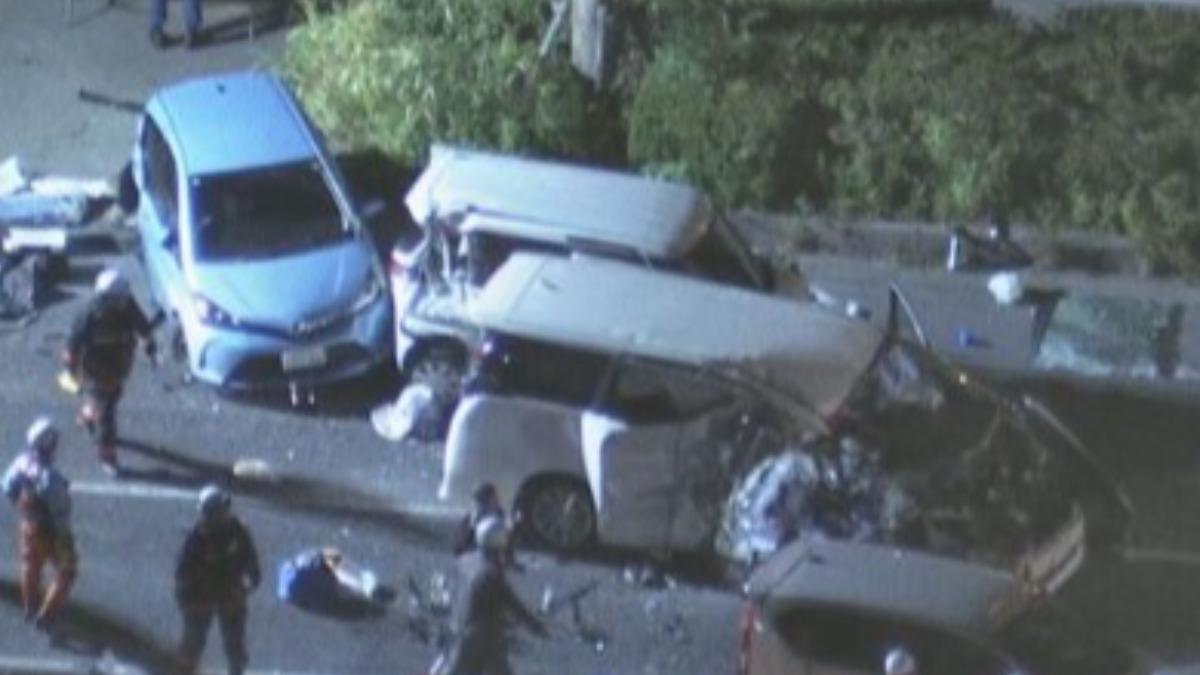78歲日翁開車突發癲癇!高速追撞14輛車 釀1死17傷