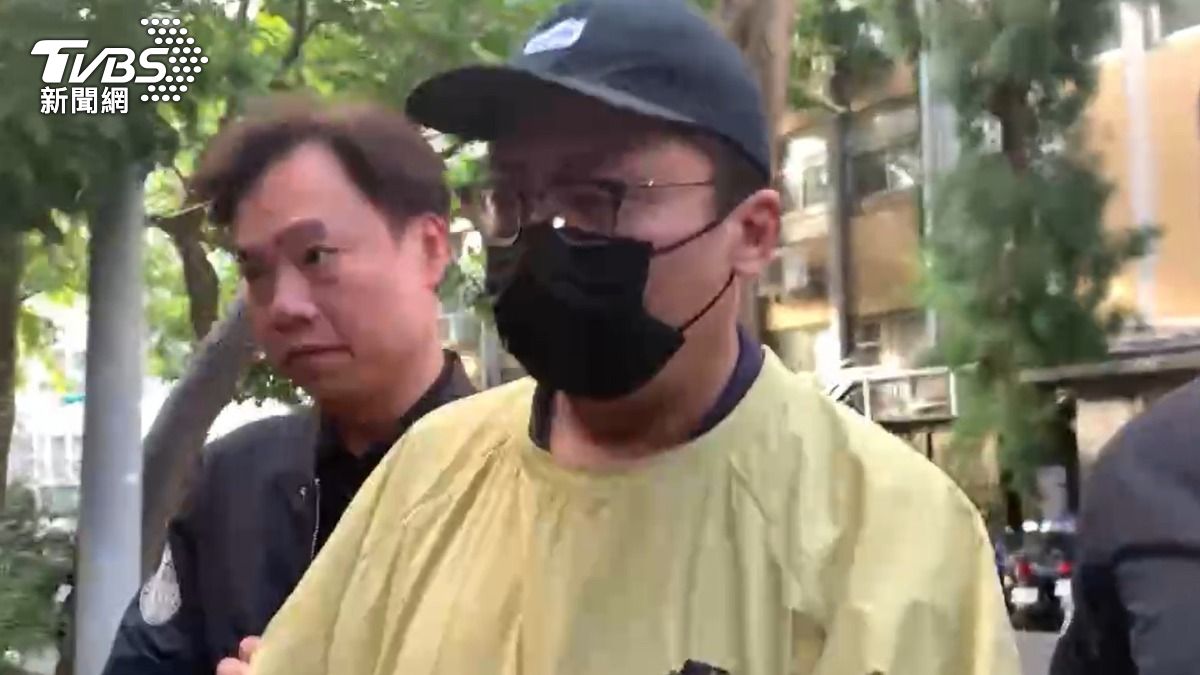 太子集團在台操盤手現身,抵達北檢複訊。(圖/TVBS)