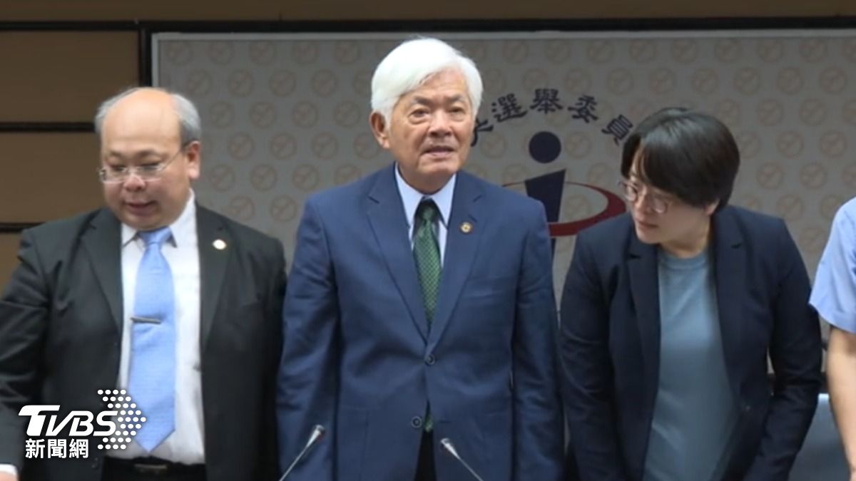 中選會前主委李進勇,在卸任後隔天便恢復民進黨黨籍。(圖/TVBS)