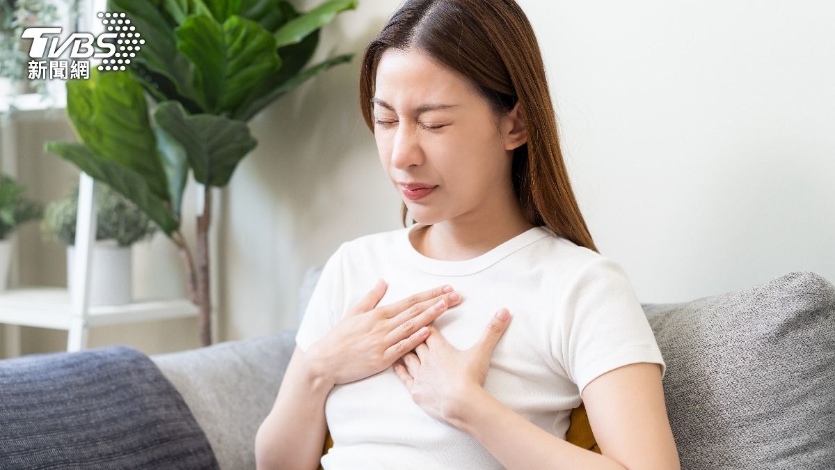 不停清喉嚨?醫師揭「胃酸逆流」3大原因 這樣吃症狀惡化快避免