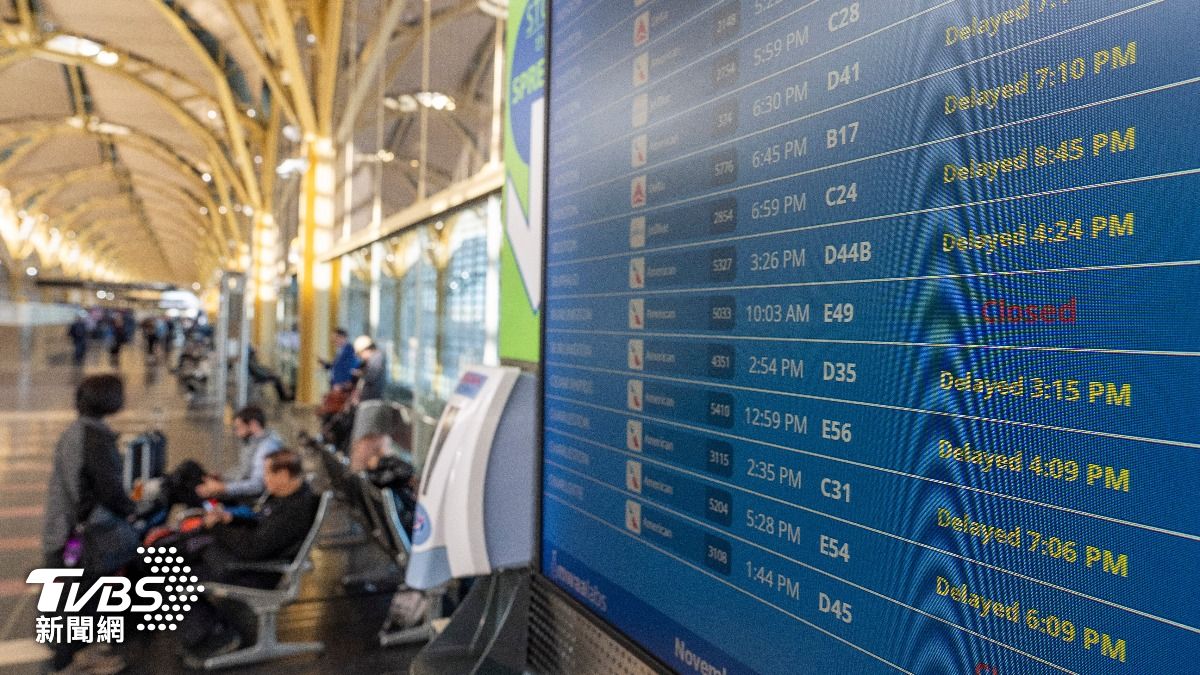聯邦航空管理局（FAA）下令，自週五起將削減美國吞吐量最大的40個機場航班。　（圖／達志影像美聯社）