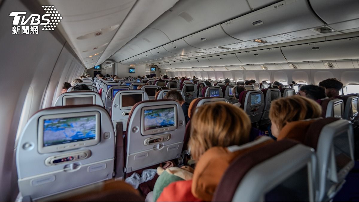 達美航空「便便」亂班機!忍5.5小時惡臭乘客崩潰:需驅魔