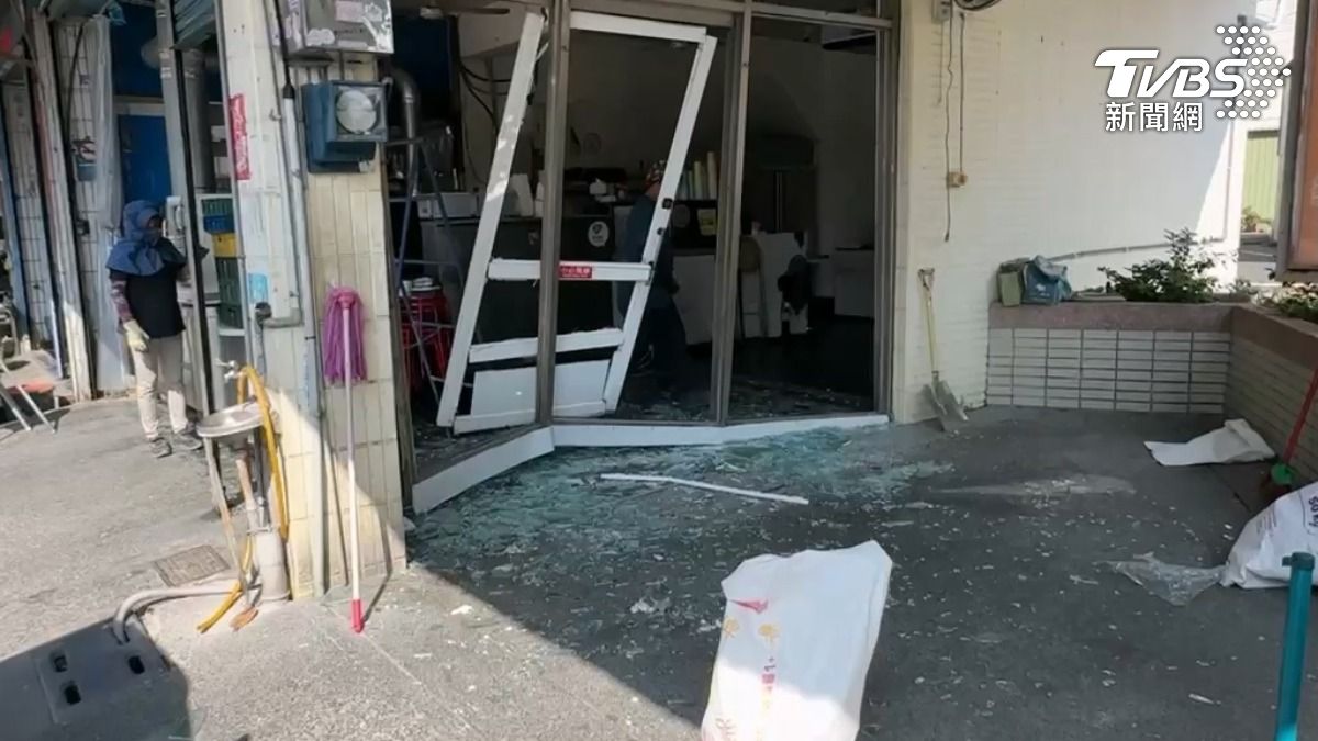店家也被迫停業，預計最快要到下周五才能恢復營業，無辜被波及心中滿是無奈（圖／TVBS）