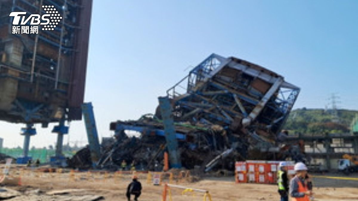 南韓蔚山電廠突發倒塌事故 (圖/達志影像路透社)