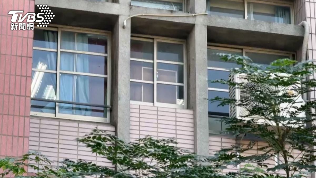 雖然當事代課老師否認竄改,但考卷的筆跡有疑慮,原本發下的考卷,也緊急收回,一共有四個班級受到影響(圖/TVBS)